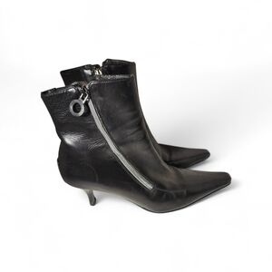 Donald J. Pliner Black Ankle Booties Size 8 Leather Kitten Heels